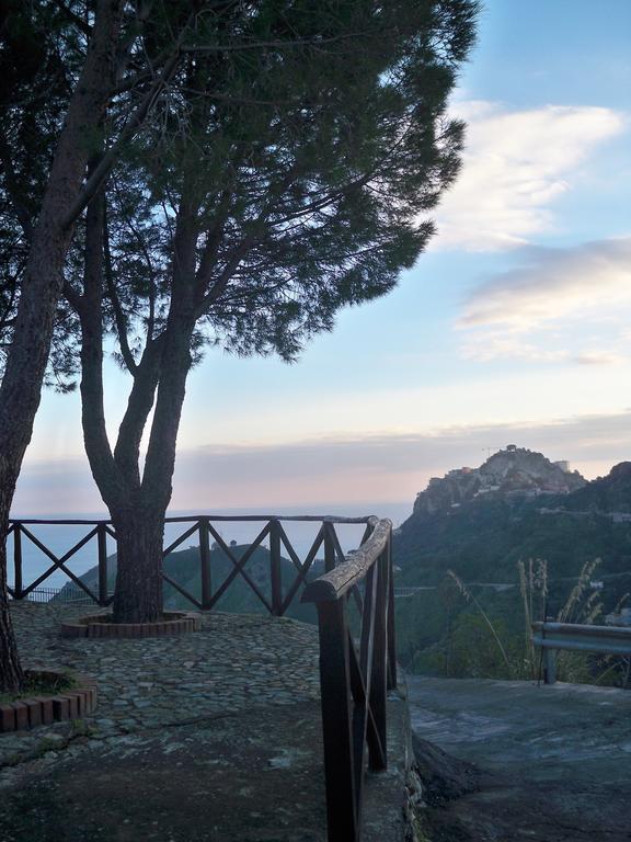 Rifugio Dei Tre Pini Pension Castelmola Buitenkant foto