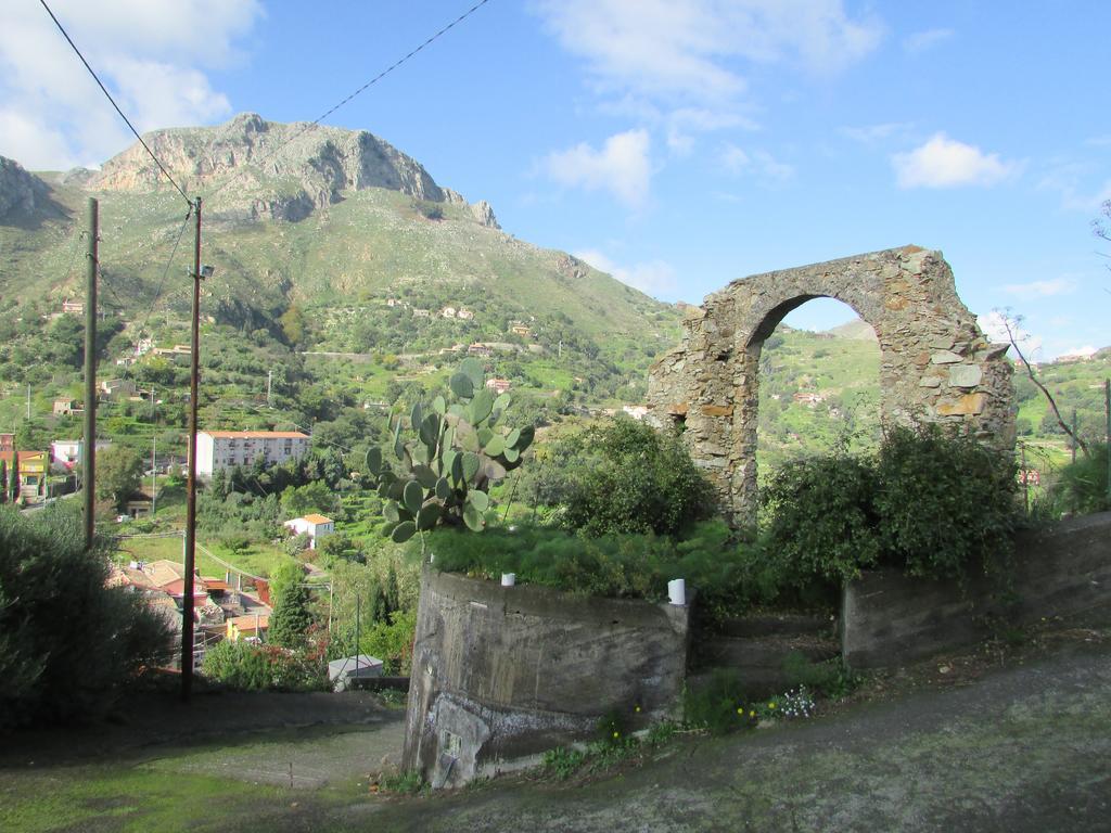 Rifugio Dei Tre Pini Pension Castelmola Buitenkant foto